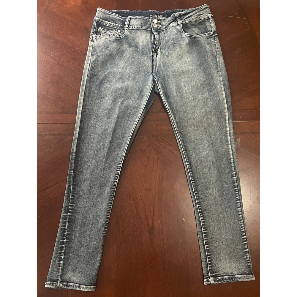 Q&M Women‎ Blue Medium Wash Rhinestone Embroidered Skinny Jeans Size 17/18 - Picture 2 of 7